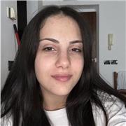 Sono una studentessa di design, ho frequentato il liceo e sono molto appassionata della materia